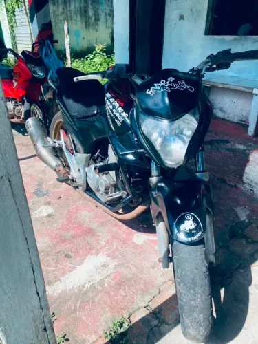 Vende se HONDA CB 300R