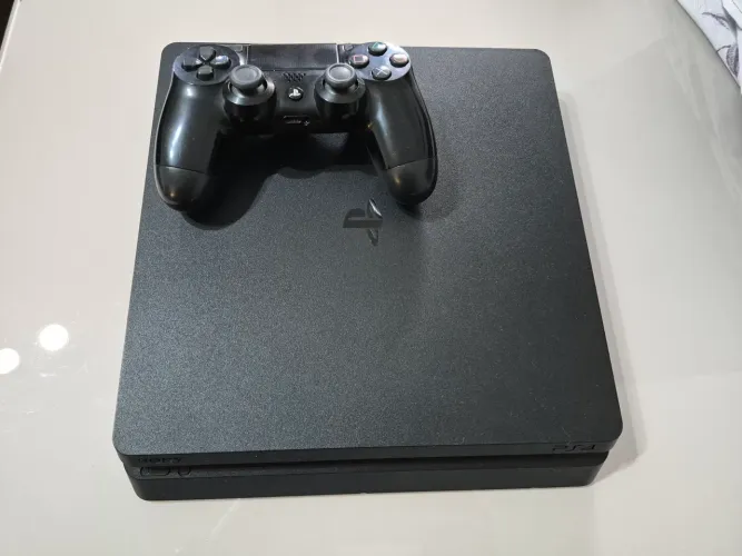 PlayStation 4 slim super conservado