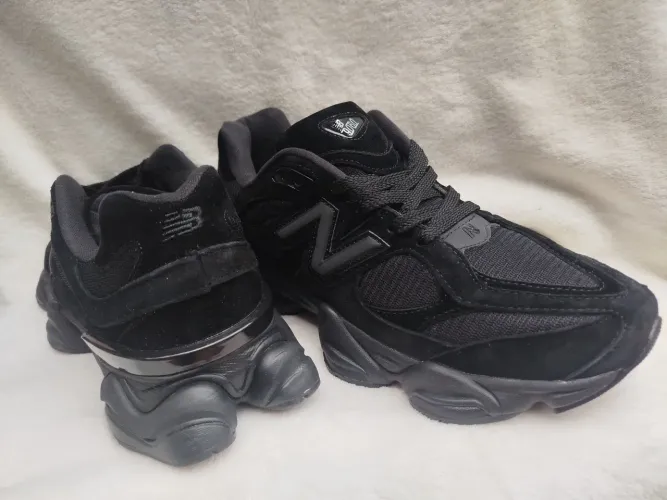 New Balance 9060 Triple Black - Tam 40 (Novo na Caixa)