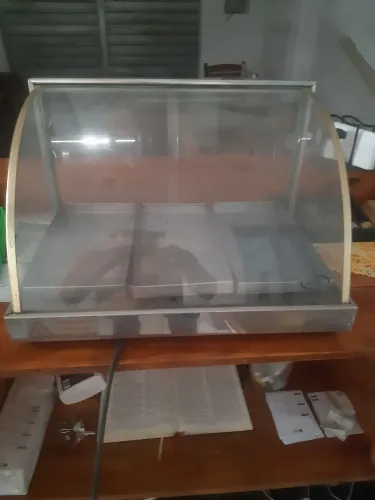 Vendo estufa de vidro para salgado pouco uso valor 250.00