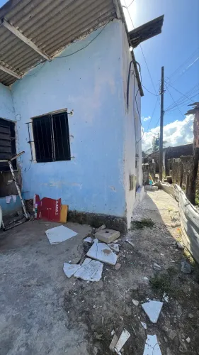 VENDE - SE OU ALUGA - SE UMA CASA