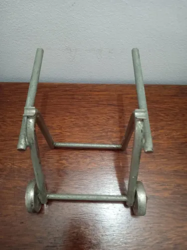 Suporte antigo em metal para caneta ou Cinzeiro.