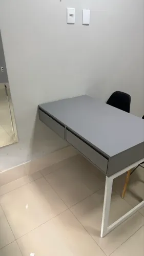Vendo mesa/escrivaninha planejada