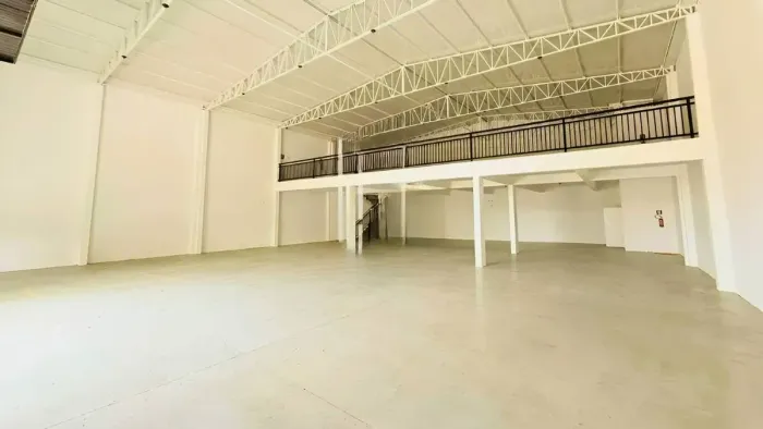 Galpão Comercial à Venda e locação| 632m² |7m Pé Direito |Próximo à BR-101