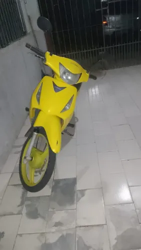 Biz 125 bem conservada de motor