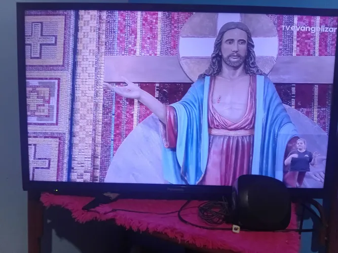 Vende-se essa Tv. Panasonic,29 polegada. Somente q o fone dela funciona na caixinha fora.