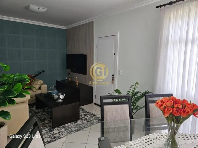 Casa à Venda - Condomínio Village de France em Jacareí-SP: 3 quartos, 1 suíte, 2 vagas de