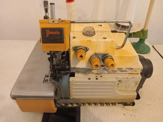 Máquina overloque Yamata semi industrial