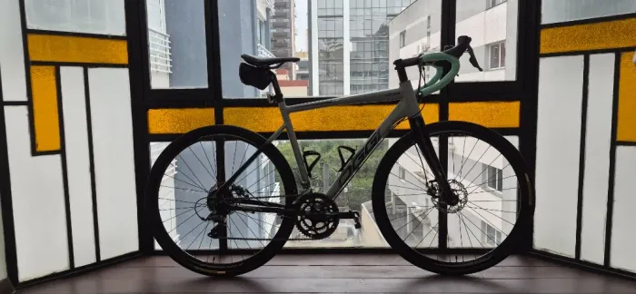 Bicicleta speed OGGI Velloce Disc 2025