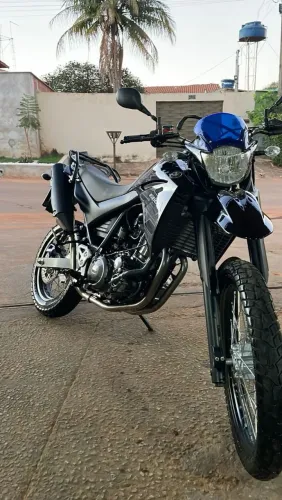 Vende-se XT 660 documento em dias no meu nome só transferir pega o carro no negócio 