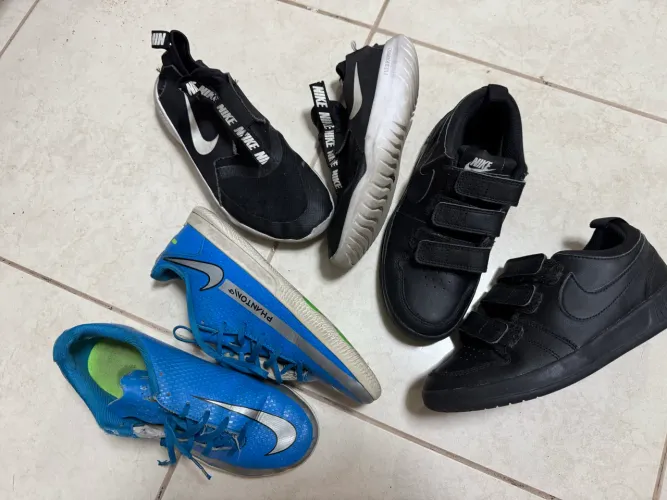 2 tenis e uma chuteira Nike