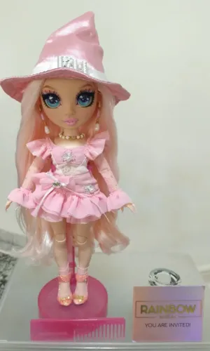 Boneca Rainbow High Bella. Leia descrição