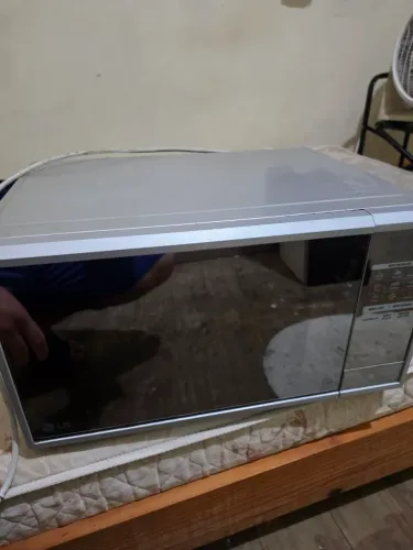 Vende-se microondas LG espelhado 30L