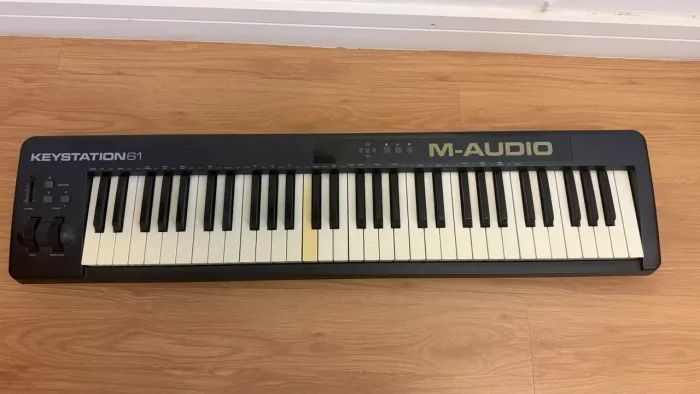 Controladora MIDI 61 Teclas