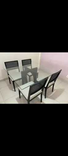 Mesa de jantar - 4 Cadeiras