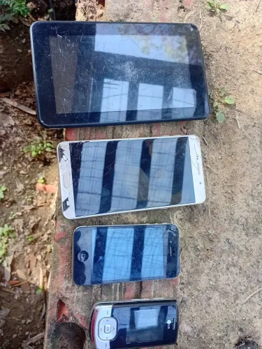 Celulares pra peças ou conserto 