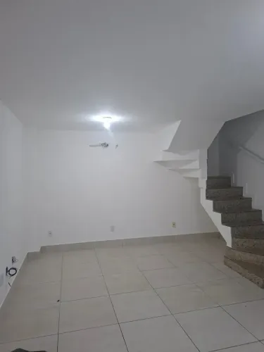 ALUGO CASA GEMINADA TRIPLEX 150m..VILA VALQUEIRE..03 QUARTOS (02 Suites)
