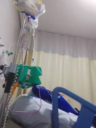 Acompanhante hospitalar/ cuidadora.