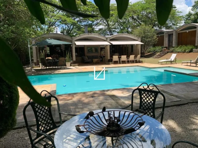 Casa a venda no Jardim leonor com 1450 m2 de terreno e 509 de área construída
