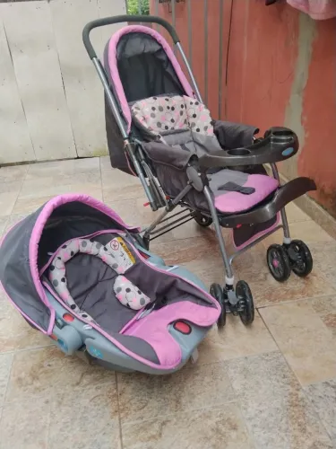 Carrinho de bebê com bebê conforto + cadeira de alimentação <br>Sou do Grajaú Sp