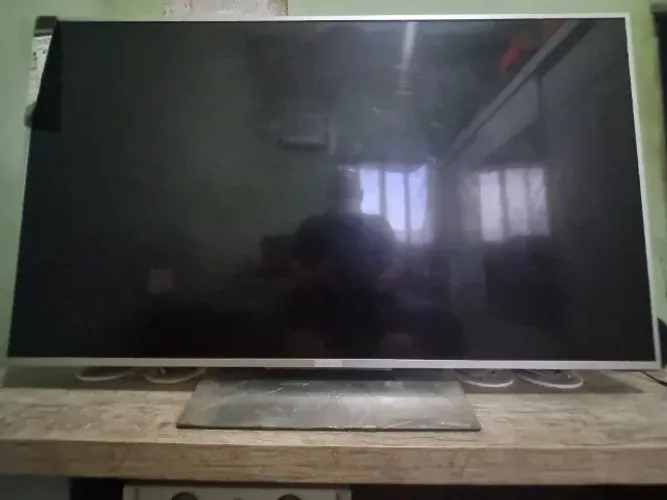 TV Sony 55 polegadas com defeito (Tela intacta, liga mas não aparece imagem)