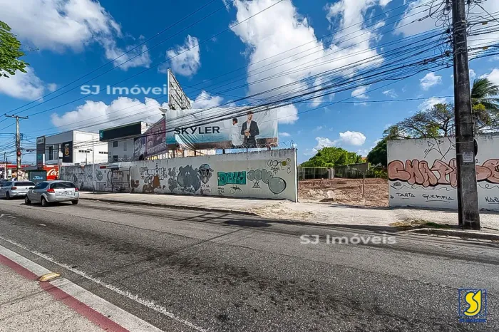 Terreno para locação em localização estratégica na Av Oliveira Paiva