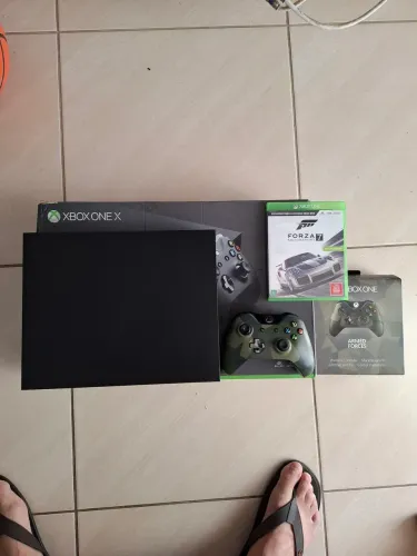 Xbox One X (1 jogo e 1 controle edição especial)