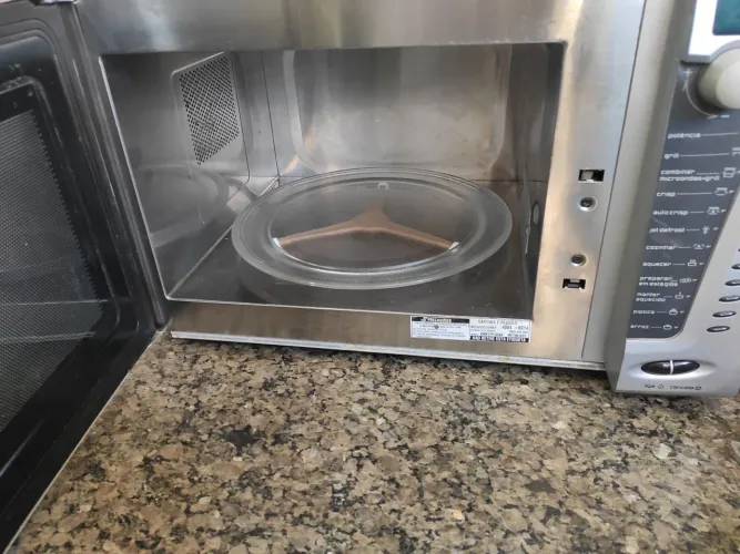 Microondas Brastemp 27 litros inox, com grill (dourador) garantia de 3 meses.