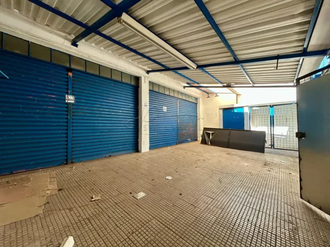 Imóvel comercial com 637m² com mezanino para locação - Centro