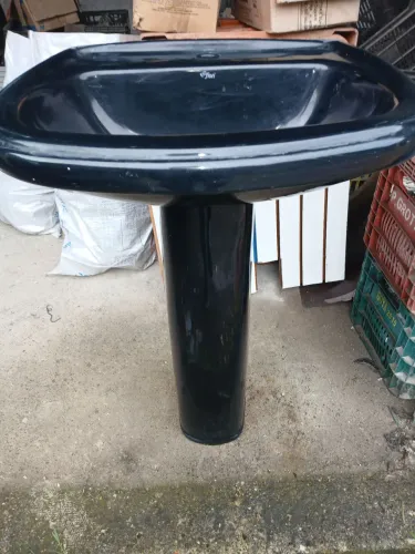 Lavatório de banheiro Preto