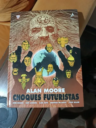 Livro Choques futuristas,de Alan Moore,perfeito estado