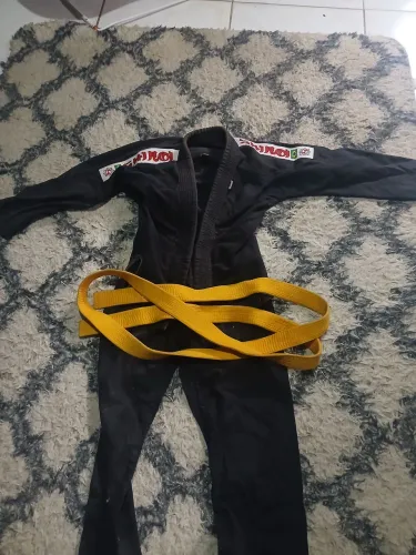 Vendo kimono infantil trançado com faixa