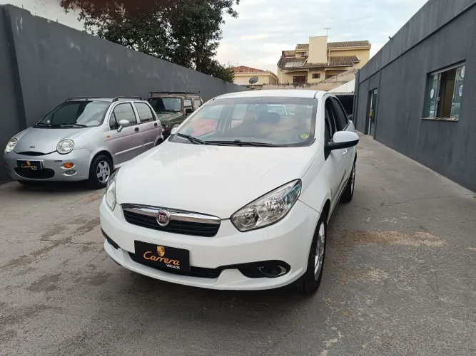 Fiat Grand Siena Essence Dual. 1.6 Flex 16V 2017