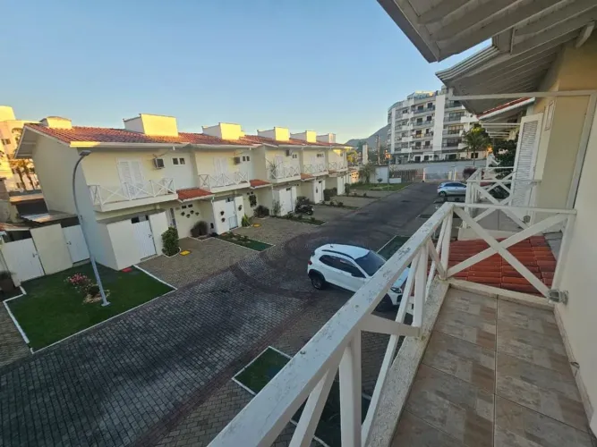 Sobrado em condomínio à Venda em Balneário Sambura, Peruíbe - SP