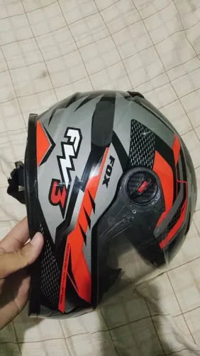 Capacete semi novo