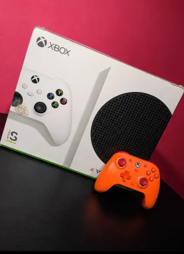 Xbox séries S - vendo ou troco por ps5 com volta minha de 800 reais