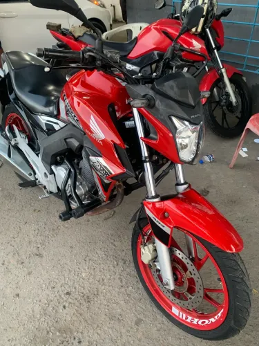 Twister 250 (vermelha) 