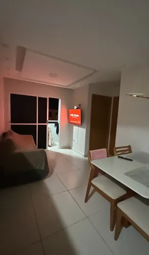 Procuro menina pra dividir apto