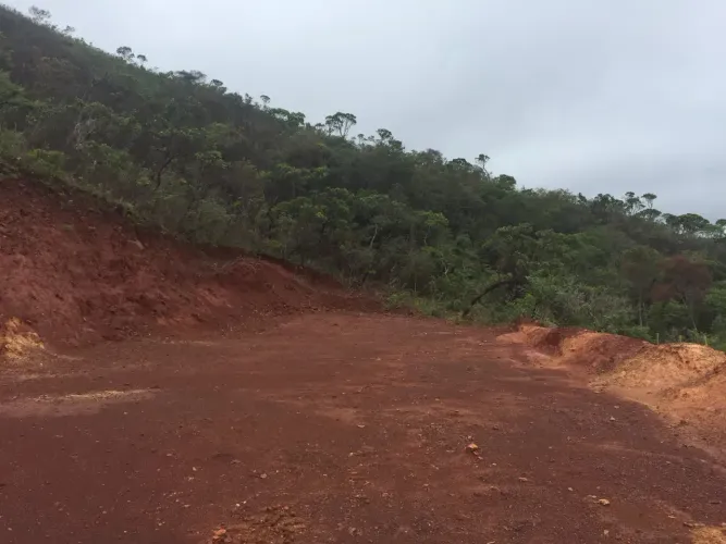 Imóvel para venda tem 4242 metros quadrados em Condomínio Rural Canto da Serra - Santa Luz