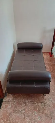 Divã Sofá Marrom de Courino 