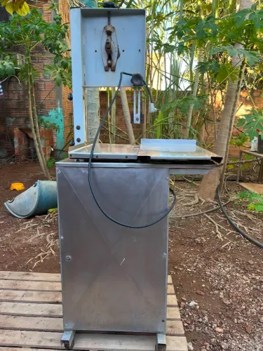 Vendo serra fita, moedor de carne e outros