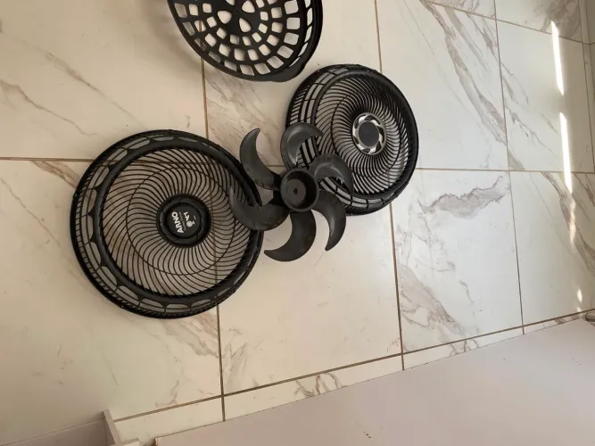 Grade de ventilador com hélice 