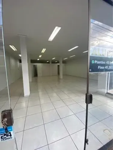 Aluga-se sala comercialmente 120m2