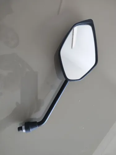 Retrovisor Fazer 250 -2024 - pequeno arranhão 