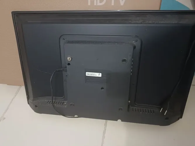 TV PARA usar peças, só tem som sem imagens