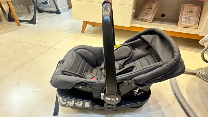 Vendo bebê conforto Zion infanti + Base do carro