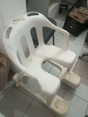 Cadeira de banho produto comprado em leilão de um hospital de salvador