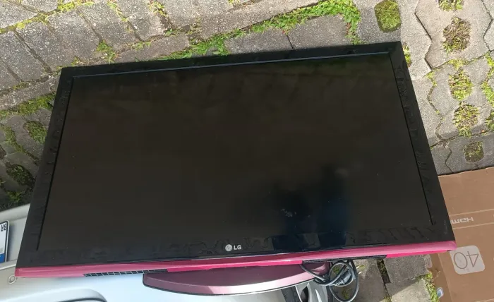 VENDO TV LG mod. 42LE4600. PARA RETIRADA DE PEÇAS<br>TV LG de 42 polegadas, modelo 42LE4600.