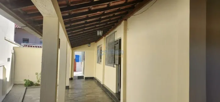 CASA COM 4 QUARTOS, SUITE, 4 VAGAS E LOJA NO BAIRRO SUZANA - REG. JARAGUÁ
