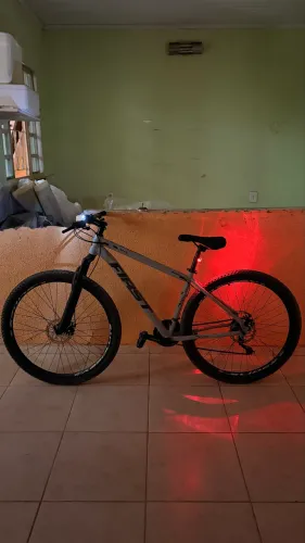 Bicicleta Aro 29 first com Led dianteiro e traseiro